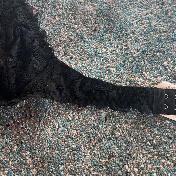 Black Lace Halter Stretchy Unpadded Bralette Bra - Picture 4 of 9